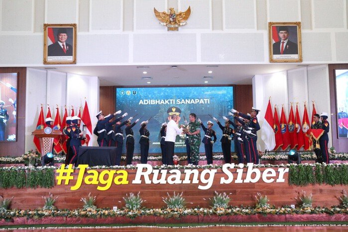 BSSN Anugerahkan Adibhakti Sanapati kepada Kasad, Bukti Transformasi Pertahanan Siber TNI AD Makin Solid 2 BSSN Anugerahkan Adibhakti Sanapati kepada Kasad, Bukti Transformasi Pertahanan Siber TNI AD Makin Solid