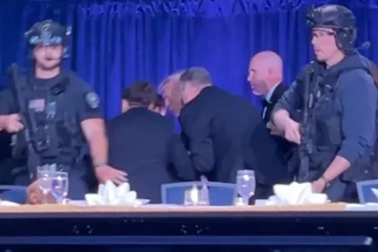 Kepanikan terjadi saat tembakan terdengar di acara resmi yang dihadiri Presiden Donald Trump di Washington.