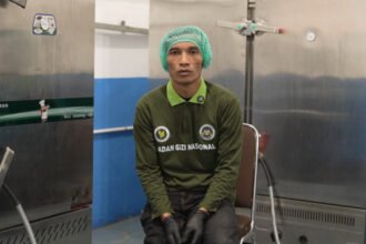 Semangat Susanto, penyandang difabel di Karanganyar, membuktikan keterbatasan bukan penghalang untuk berkarya di dapur MBG.