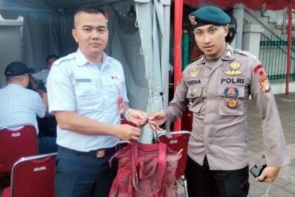 KAI Commuter amankan puluhan barang penumpang pasca insiden di Stasiun Bekasi Timur.