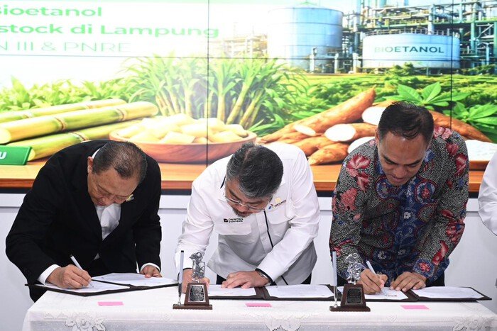 Genjot Target E20, Pertamina Perkuat Kolaborasi Pengembangan Bioetanol Domestik 2 Genjot Target E20, Pertamina Perkuat Kolaborasi Pengembangan Bioetanol Domestik