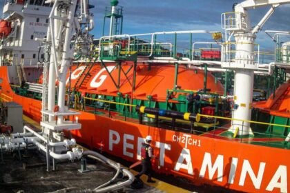 Armada kapal Pertamina terus berlayar menjaga pasokan energi hingga ke pelosok Indonesia.
