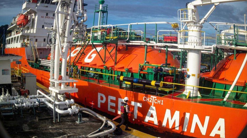 Armada kapal Pertamina terus berlayar menjaga pasokan energi hingga ke pelosok Indonesia.