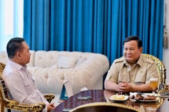 Presiden Prabowo Subianto menerima Dudung Abdurachman di Istana Merdeka untuk membahas strategi pertahanan nasional di tengah dinamika geopolitik global.