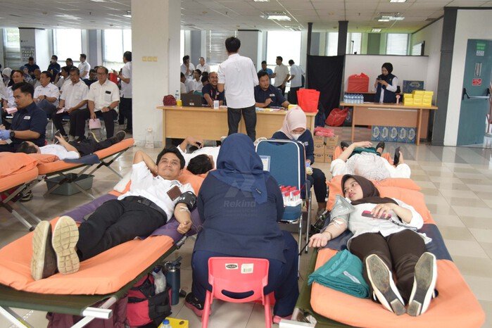Perkuat Solidaritas dan Kebersamaan: Rekind Group Gelar Aksi Donor Darah dan Pemeriksaan Kesehatan 2 Perkuat Solidaritas dan Kebersamaan: Rekind Group Gelar Aksi Donor Darah dan Pemeriksaan Kesehatan