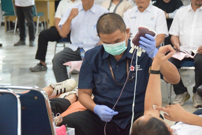 Perkuat Solidaritas dan Kebersamaan: Rekind Group Gelar Aksi Donor Darah dan Pemeriksaan Kesehatan 3 Perkuat Solidaritas dan Kebersamaan: Rekind Group Gelar Aksi Donor Darah dan Pemeriksaan Kesehatan