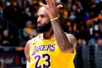 LeBron kembali bersinar, Marcus Smart beri pujian “greatness” usai Lakers unggul 2-0 atas Rockets.