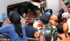 Daftar lengkap korban kecelakaan kereta Bekasi Timur mulai terungkap dengan sebaran di berbagai rumah sakit.