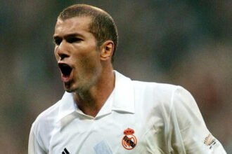 Ulasan lengkap 15 gelandang terbaik Real Madrid sepanjang masa dengan analisis peran, kontribusi, dan warisan mereka di Santiago Bernabéu.