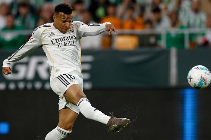 Gol injury time Hector Bellerin menggagalkan kemenangan Real Madrid atas Real Betis dalam laga Liga Spanyol pekan ke-33.