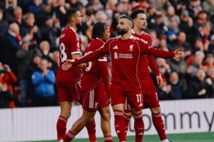 Liverpool hadapi PSG di Liga Champions dengan krisis pemain, Curtis Jones kembali latihan jadi sorotan utama.