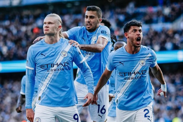 Manchester City menundukkan Arsenal 2-1 di Etihad, menjaga asa juara Liga Inggris tetap hidup.