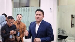 Seskab Teddy Bantah Isu Indonesia Bakal Chaos : "Tidak Ada itu, Semuanya Terkendali"