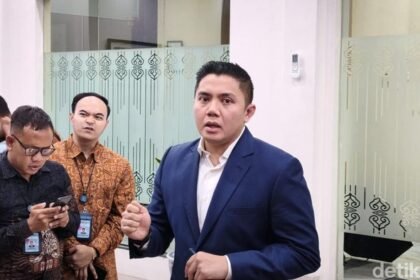 Seskab Teddy Bantah Isu Indonesia Bakal Chaos : "Tidak Ada itu, Semuanya Terkendali"