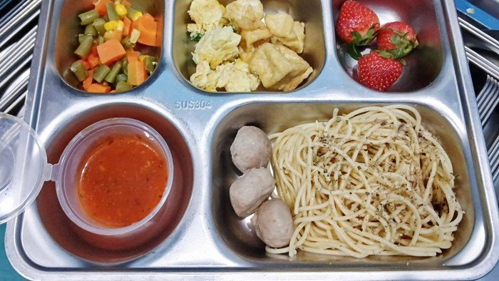 BGN Investigasi Menu MBG yang Bikin 72 Siswa di Duren Sawit Keracunan
