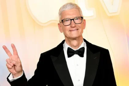 Tim Cook Pamit dari Bos Apple, Sang Arsitek Perangkat Keras Jadi Penggantinya
