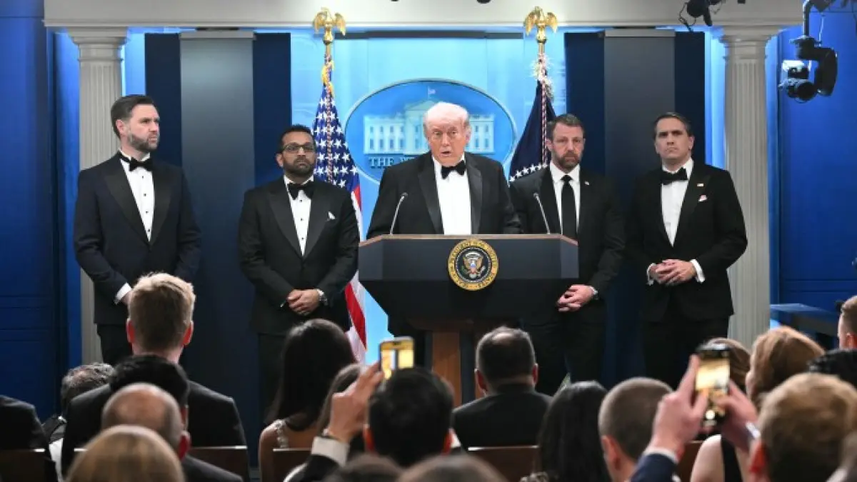 Spekulasi Liar di Akhir Pekan Paskah: Benarkah Presiden Trump Masuk Rumah Sakit Militer?