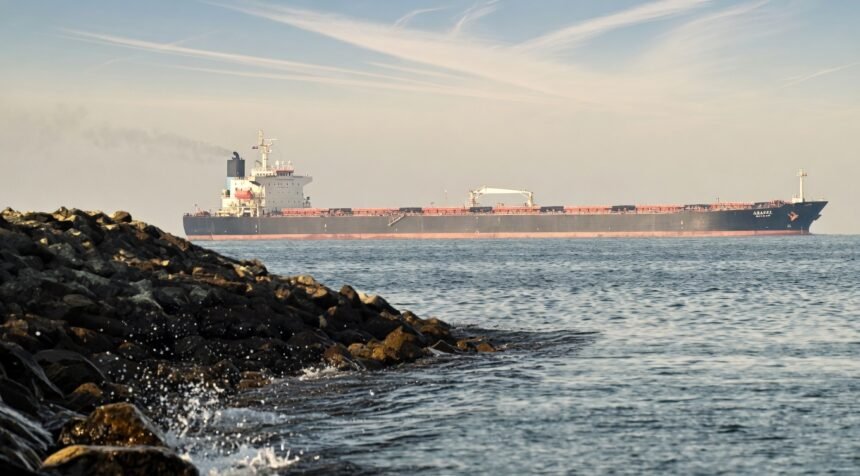 Iran Buka Selat Hormuz untuk Kapal Komersial Saat Gencatan Senjata Berlaku
