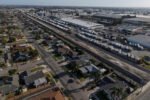 Situasi darurat di California Selatan memaksa puluhan ribu warga mengungsi setelah tangki kimia berbahaya terancam meledak.