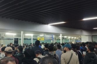 Tanah Abang Jadi Lautan Manusia, Tiang Listrik Kena Petir dan Banjir Putus Akses KRL ke Rangkasbitung
