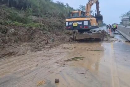 Longsor di Tol Bocimi KM 72, Kementerian PU Gerak Cepat Tangani Material Longsor