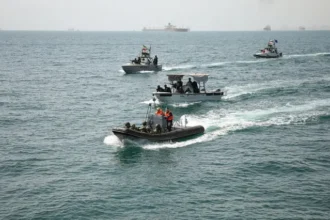 Serangan Udara AS-Israel Tewaskan Sedikitnya 4 Orang di Perairan Selat Hormuz