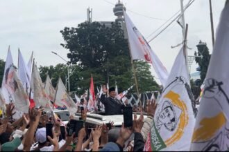 Presiden Prabowo Sapa Langsung Ribuan Petani dan Pedagang di Depan Gedung DPR