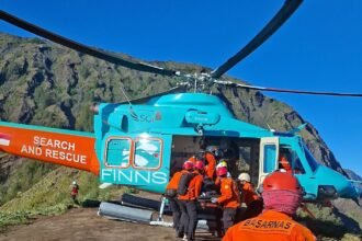 Alami Cedera Serius Usai Jatuh dari Puncak Rinjani, Turis Asal Malaysia Dievakuasi Pakai Helikopter