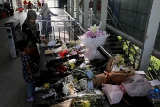 Lautan Bunga di Stasiun Bekasi Timur, Salam Perpisahan untuk 16 Pejuang Keluarga
