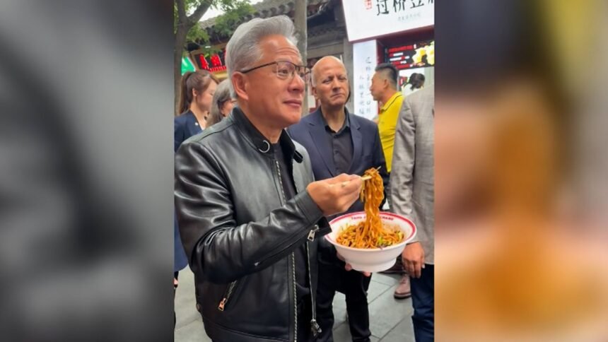 Jadi Delegasi Resmi Trump ke China, Bos Nvidia Jensen Huang Malah Asyik Makan Mie di Pinggir Jalan