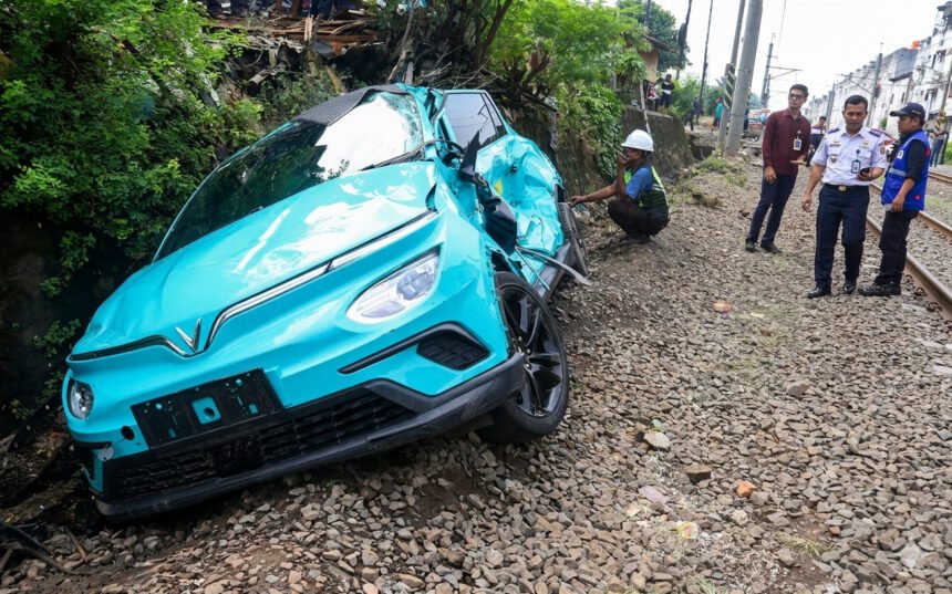 Besok, Polda Metro Jaya Periksa Pihak Taksi Green SM Terkait Tabrakan KA–KRL Bekasi