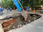 Jangan Lewat Sini Dulu! Imbas Jalan Amblas di Lenteng Agung, Dishub DKI Alihkan Arus Kendaraan