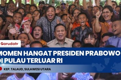 Bikin Merinding! Aksi Spontan Presiden Prabowo Berbaur dan Bernyanyi dengan Warga Perbatasan