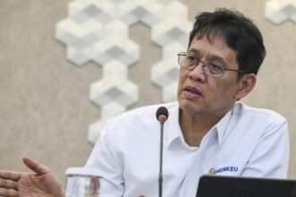 Gaya "Stay Cool" Menkeu Purbaya: Unggah Video Renang Saat Diisukan Masuk Rumah Sakit