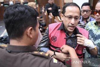 Nadiem Makarim Hadir di Sidang Korupsi Chromebook Rp2,1 Triliun dengan Infus di Tangan