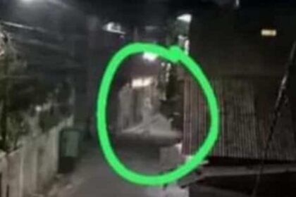Plot Twist Teror Mistis Pocong Bergolok : Ternyata Hoaks, Cuma Pengamen yang Haus