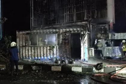 Pos Polisi Tamansari Bandung Dibakar di Malam May Day, Petasan Warnai Kericuhan