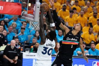 Drama NBA memanas, Spurs kalah tipis dari Timberwolves di tengah kontroversi keputusan wasit.