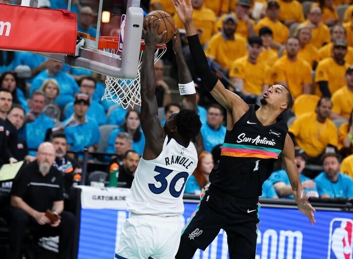 Drama NBA memanas, Spurs kalah tipis dari Timberwolves di tengah kontroversi keputusan wasit.