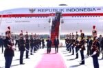 Presiden Prabowo Subianto tiba di Paris untuk menjalani kunjungan kenegaraan yang difokuskan pada penguatan kerja sama pertahanan, energi, investasi, hingga teknologi antara Indonesia dan Prancis.