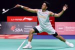 Alwi Farhan tampil luar biasa usai menumbangkan unggulan China, Shi Yu Qi, dan memastikan tiket perempat final Singapore Open 2026.