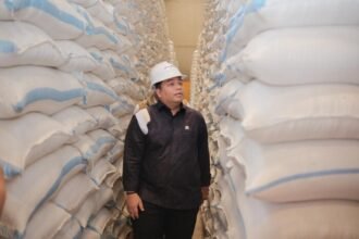 Mas Kawe temukan stok beras melimpah di Gudang Bulog Lumajang, serapan panen petani disebut optimal.
