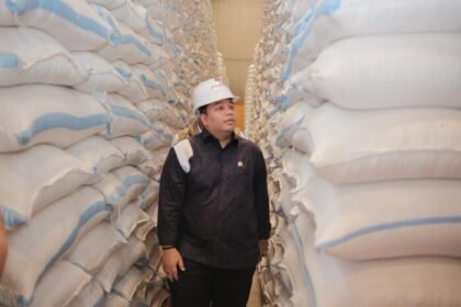 Mas Kawe temukan stok beras melimpah di Gudang Bulog Lumajang, serapan panen petani disebut optimal.