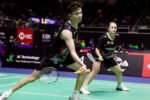 Bobby/Melati harus mengakhiri langkah di Singapore Open 2026 usai kalah dari pasangan China dalam laga tiga gim yang ketat. Harapan Indonesia kini berlanjut lewat Jonatan Christie serta Fajar/Fikri yang akan bertarung di babak 32 besar hari ini.