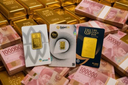 Harga emas Pegadaian Jumat pagi ini kompak naik untuk Antam, UBS, dan Galeri24. Cek rincian harga per gram dan analisis peluang investasinya sekarang.