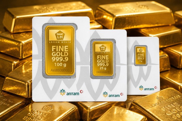 Harga emas Antam turun tajam Rp31 ribu per gram hari ini, apakah ini saat tepat untuk beli atau justru sinyal tren turun berlanjut?