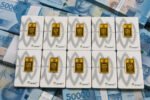 Harga emas Antam hari ini, Senin 4 Mei 2026, turun Rp1.000 menjadi Rp2.795.000 per gram, lengkap dengan rincian harga dan aturan pajak terbaru.
