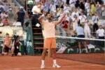 Djokovic harus kerja keras sebelum akhirnya mengunci tiket putaran ketiga Roland Garros 2026 usai duel sengit melawan Royer.