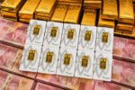 Harga emas Antam hari ini turun Rp12.000 per gram, simak rincian lengkap dan ketentuan pajaknya.