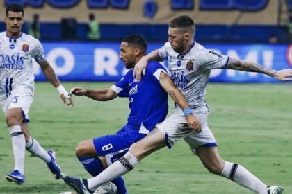 Hattrick juara! Persib Bandung ukir sejarah baru sepak bola Indonesia setelah memastikan gelar ketiga beruntun di kasta tertinggi, Sabtu (23/5/2026).